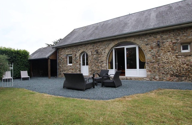 Bright country house with pets allowed near beaches