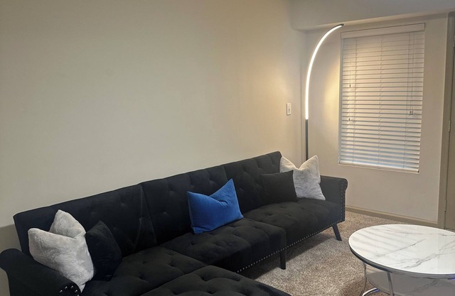 Bright & Cozy 2BR 2BA Apartment Near Stone Mountain Park Ideal Location!