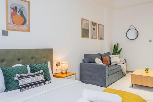 Bright Modern Studio in the Heart of the City!