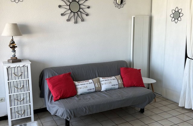 Bright oceanfront studio