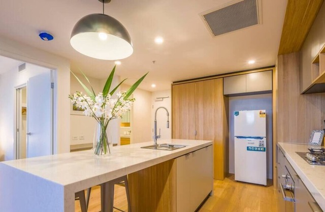 Bright One Bedroom Apartment with Parking