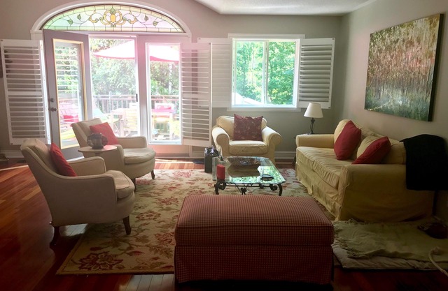 Bright rennovated 5 Bedroom home backing onto Golf Course