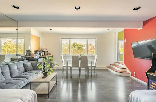 Bright, smartly furnished home perfect for you ❤️