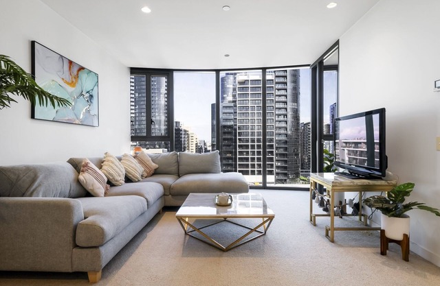 Bright South Yarra 1 Bed Flat Near Cafés & Shops