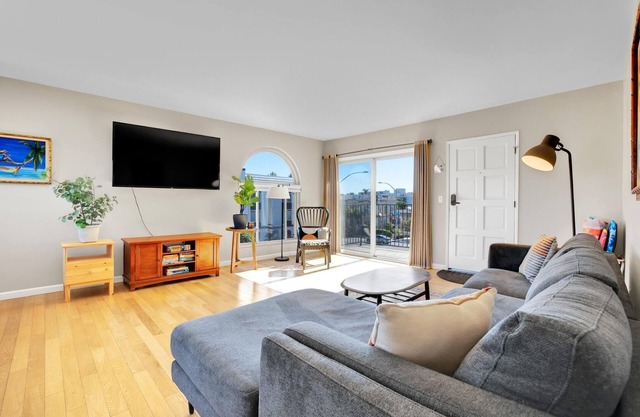 Bright, Spacious 2 BD in the Heart of San Diego!