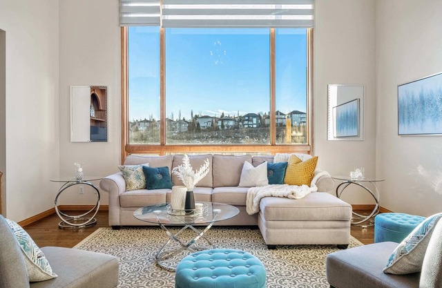 Bright & Spacious 5-BR & Ravine Views in Edgemont