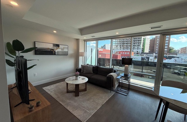 Bright, spotless and Modern 1 Bedroom downtown Halifax.