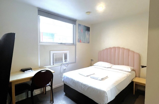 Bright Studio in Melbourne CBD | Walk to Market & Shops