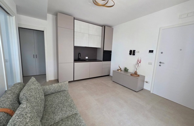 Bright suite with covered terrace and sea view, Santo Spirito area