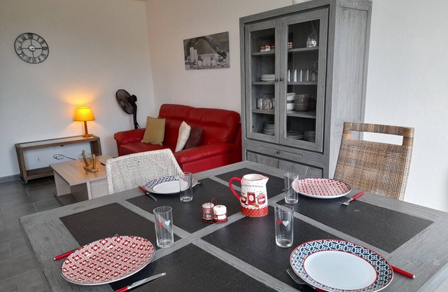 Bright T2 with Wi-Fi in central La Roche-Posay