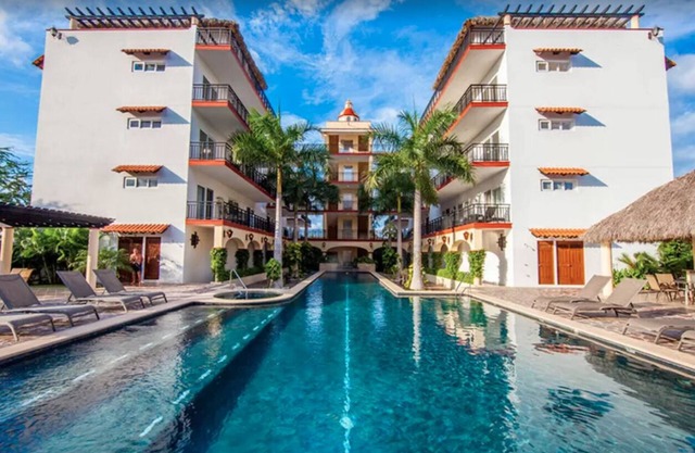 Bright & Tranquil Gated Boutique Villa, Steps to Surf Break, Amazing Amenities