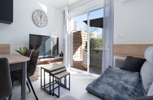 Bright villa 6 ppl, garden, close to the sea