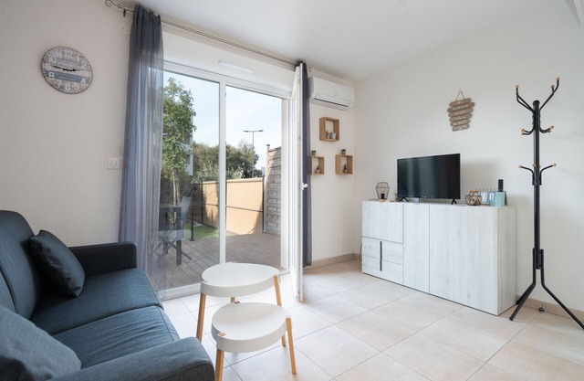 Bright villa 6 ppl, garden, close to the sea