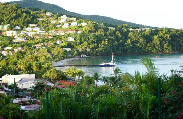 Bright villa overlooking the bay of Anse à l'Ane, close to the beach