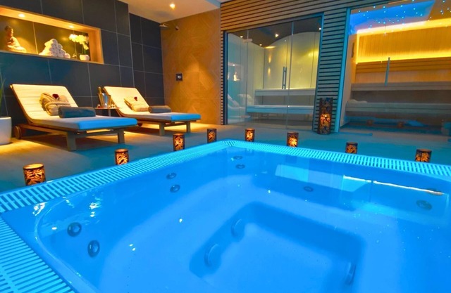 Brit Hotel Piscine & Spa - Fougères
