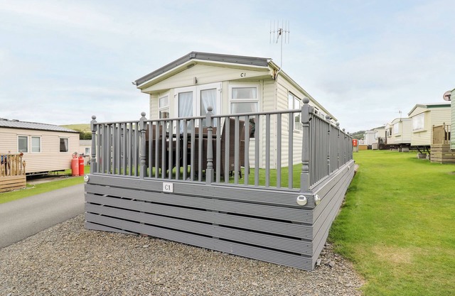 BRYN VISTA, family friendly, country holiday cottage in Aberystwyth