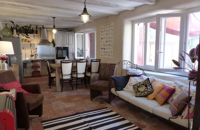 Bucolic Charm: Renovated Farmhouse for Families