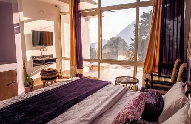Budget friendly, enchanting bed & breakfast with WiFi in Bhimtal, Nainital