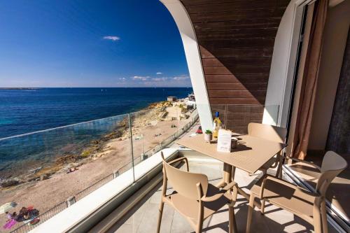 Bugibba - Central Luxury Seafront, only for family