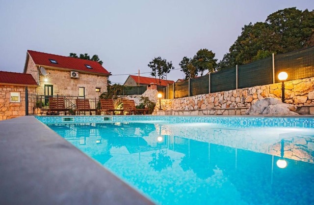 Buljanovi dvori, house & private pool salt water