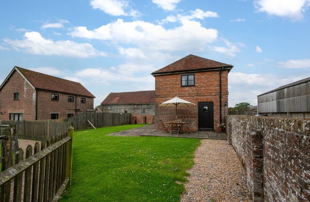 Bull Cottage - Two Bedroom House, Sleeps 4