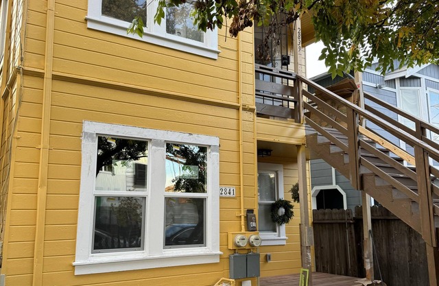 Bumblebee House - NEW 30% OFF Feb March Apr May June July Aug Sept Central Heat