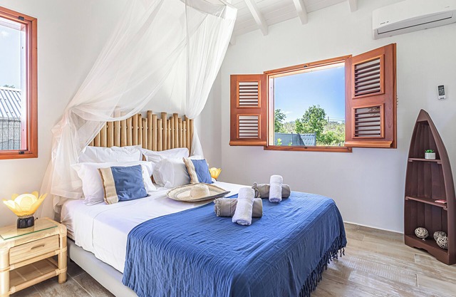 Bungalow Damien with jacuzzi and spacious areas. Perfect for 2 guests.