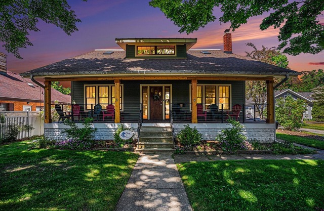 Bungalow 89 | Vibrant Bungalow with Breathtaking Views of Lake Michigan's Shore