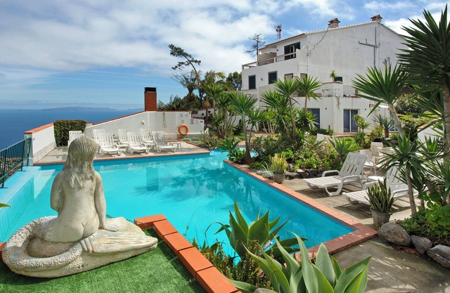 Bungalow 'House Inmountain' with Sea View, Shared Pool and Wi-Fi