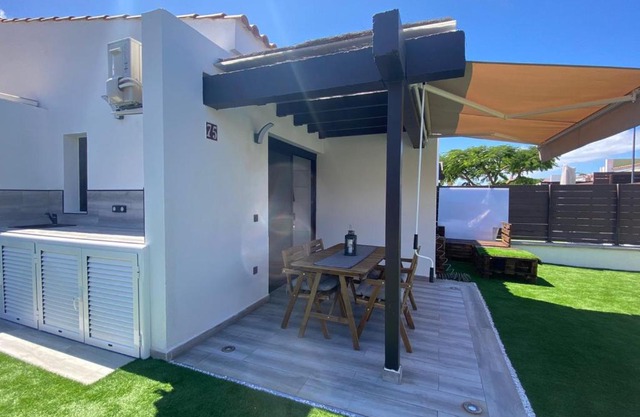 Bungalow Maspalomas Golf con jacuzzi, piscina y jardín