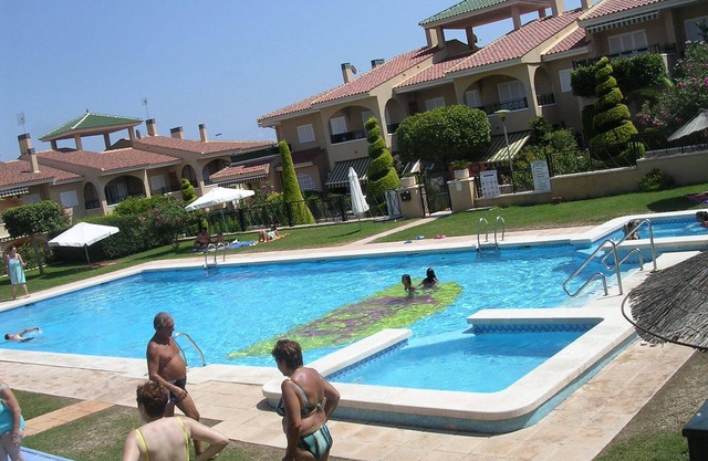 Bungalow with terrace 800 meters from the sea