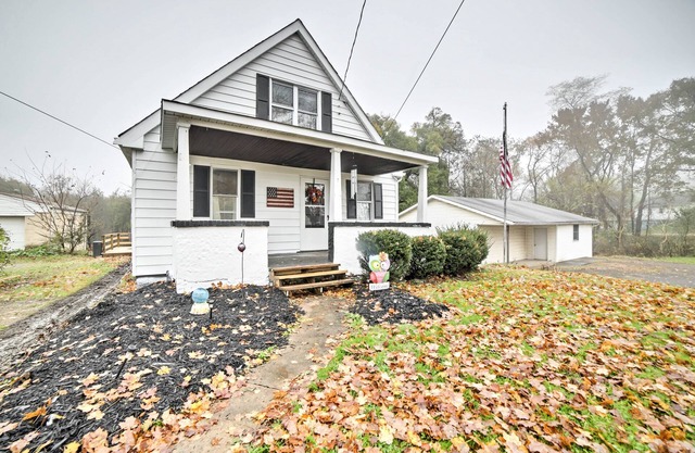 Burgettstown Home - 7 Mi. to KeyBank Pavilion