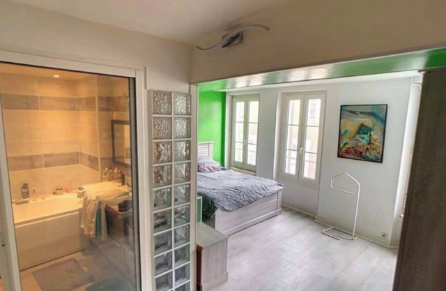 Burgundy Historic center Auxerre, mixed design/antique furniture, super luxury