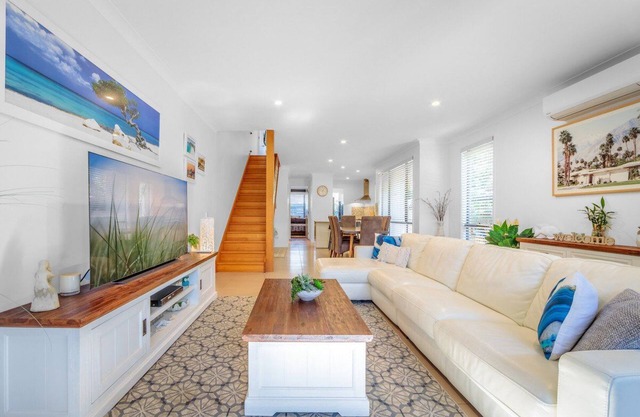 Burleigh Bliss Beach Retreat - 200m to Beach - Pet Friendly - 3bed3bath