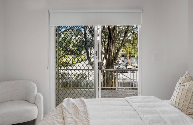 Burleigh Breeze 2 Bed Beach Walk