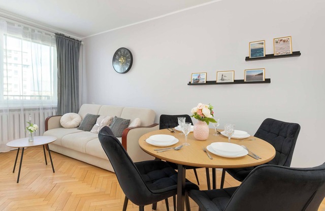 Burzyńskiego 12 | Spacious Apartment | Parking