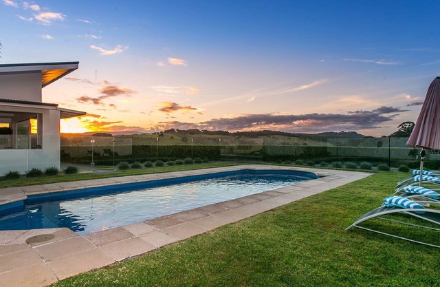 Byrons Brae - luxury hinterland estate with pool
