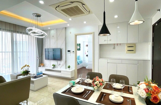 Căn hộ 2 phòng ngủ, 2 phòng tắm, tiện nghi - Vinhomes D'Capitale