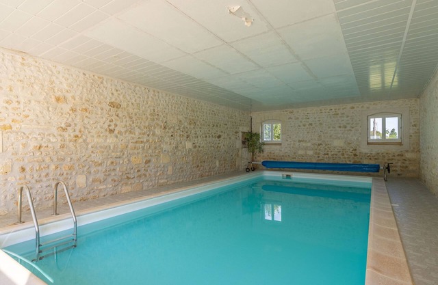 Cottage 'Gite Piscine Intérieure Brouage' with Private Terrace, Shared Garden and Wi-Fi