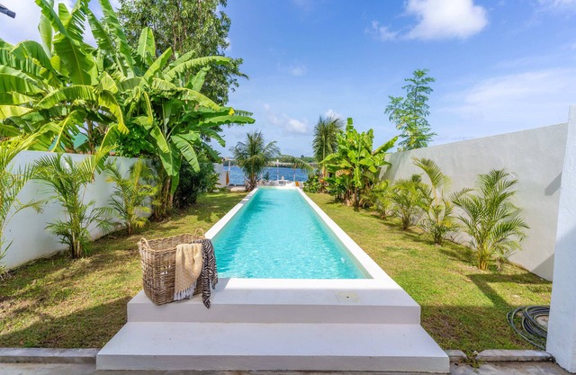 Casa Blanca - Four Bedroom Villa, Sleeps 8