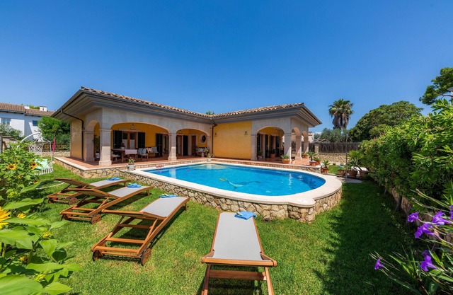 “Ca Na Rosa” close to the Beach with Wi-Fi, A/C, Terrace, Garden & Pool