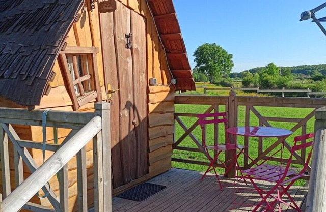 Cabin with private jacuzzi and farm access