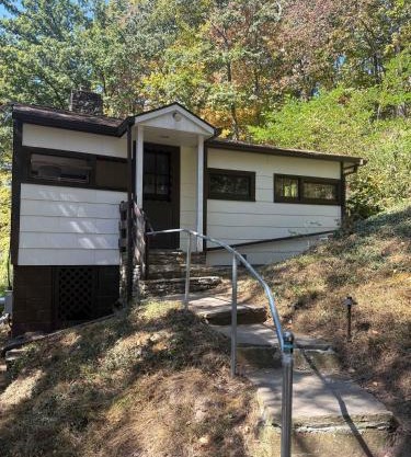 Cabin in Nature at Cliffwood Colony