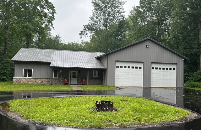 Cabin in the Woods-Sleeps 10!