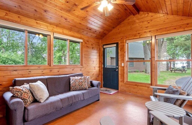 Cabin Retreat Steps from Gull Lake