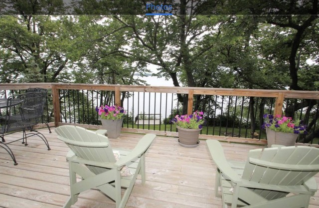 Cabin with amazing views, prime location and privacy! 3 bedrooms 2 bathrooms
