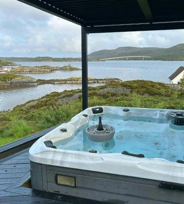 Cabin With Sea Views In Mjømna