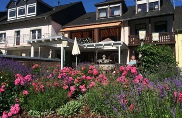 Café-Weinhaus Alt Reinsport - Holiday apartment jewel of the Moselle