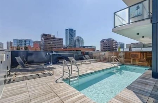 Calgary Tower View | Mins to Saddledome| Pool |Gym