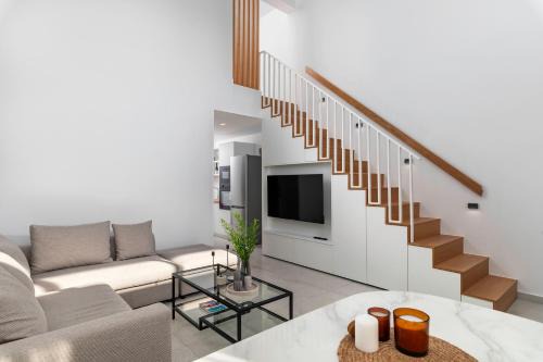 Calliope luxury loft with backyard